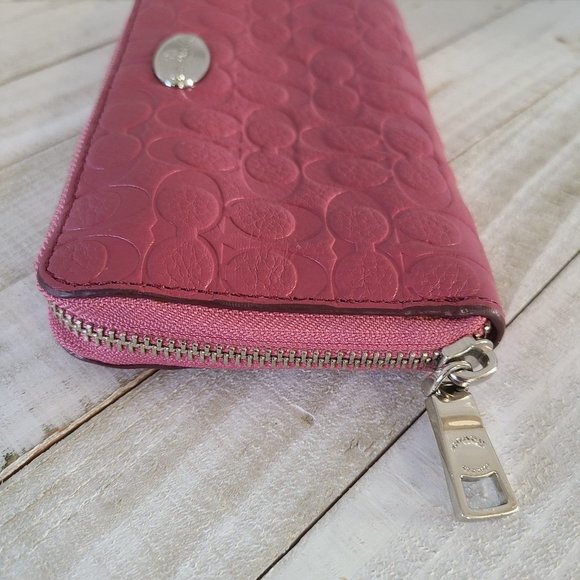 Coach Pebble Leather Zipper Accordian Wallet Embossed Pink C Logo Metal Plaque - Picture 7 of 8